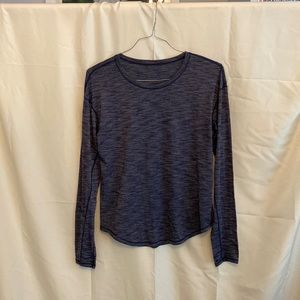 Lululemon long sleeve t-shirt! Womens size medium/large grey color